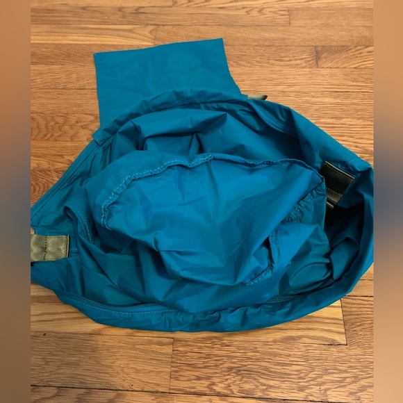 NWOT Away Teal Packable Bucket Bag/Backpack lightweight travel - Picture 7 of 9
